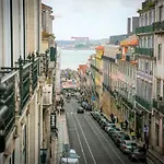 Luxury And Beautiful Apartment In Chiado